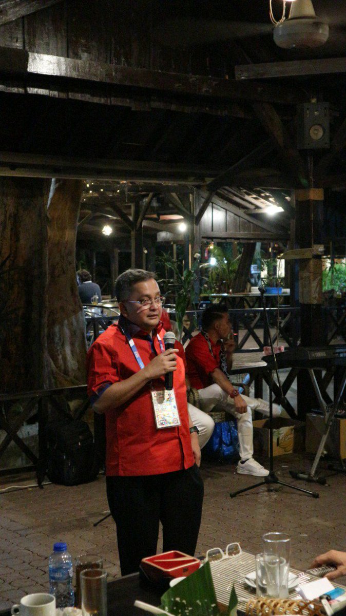 PP_PGSI's tweet photo. The Power of Silaturahmi. Membakar Semangat sebelum Asian Games 2018
PP PGSI besera 18 atlet Gulat Indonesia untuk Asian Games, beserta pelatih, dan official berkumpul bersama sambil menyantap makan malam. @KEMENPORA_RI @asiangames2018 @imam_nahrawi https://t.co/EcHMvAq8y4