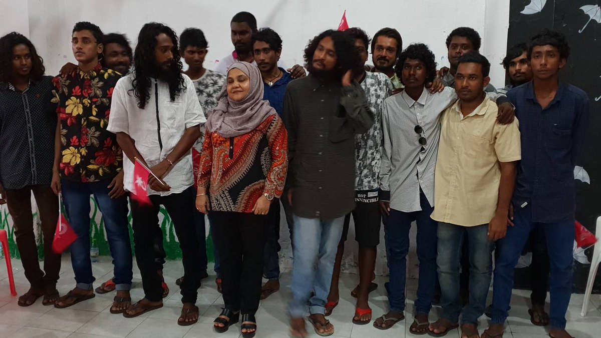 khallaPPM's tweet photo. EmmeGaathun l B.Thulhadhoo

Rayyithunge haalu bellevumah Madam Fathun kuravvaa Dhathurufulhugai Thulhadhoo rayyithunnaa badhdhalukurevvun!

#LoaybaaEkuRY
#ProgressShared
#YS2018 🇲🇻 
#RY2108 https://t.co/EFuC9p0RQk