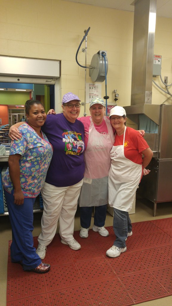 PFESPumas's tweet image. Awesome cafeteria team @PFESPumas #MCPSfirstday