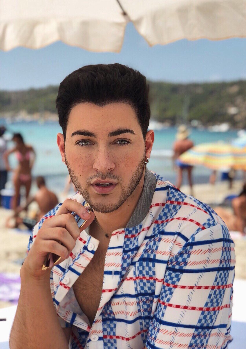 ___savvy____'s tweet photo. Jeffree Star trademarked Manny Mua’s catchphrase “So pigmented.” So Manny can no longer sell it on his merch. https://t.co/Tv8QOW8uU0