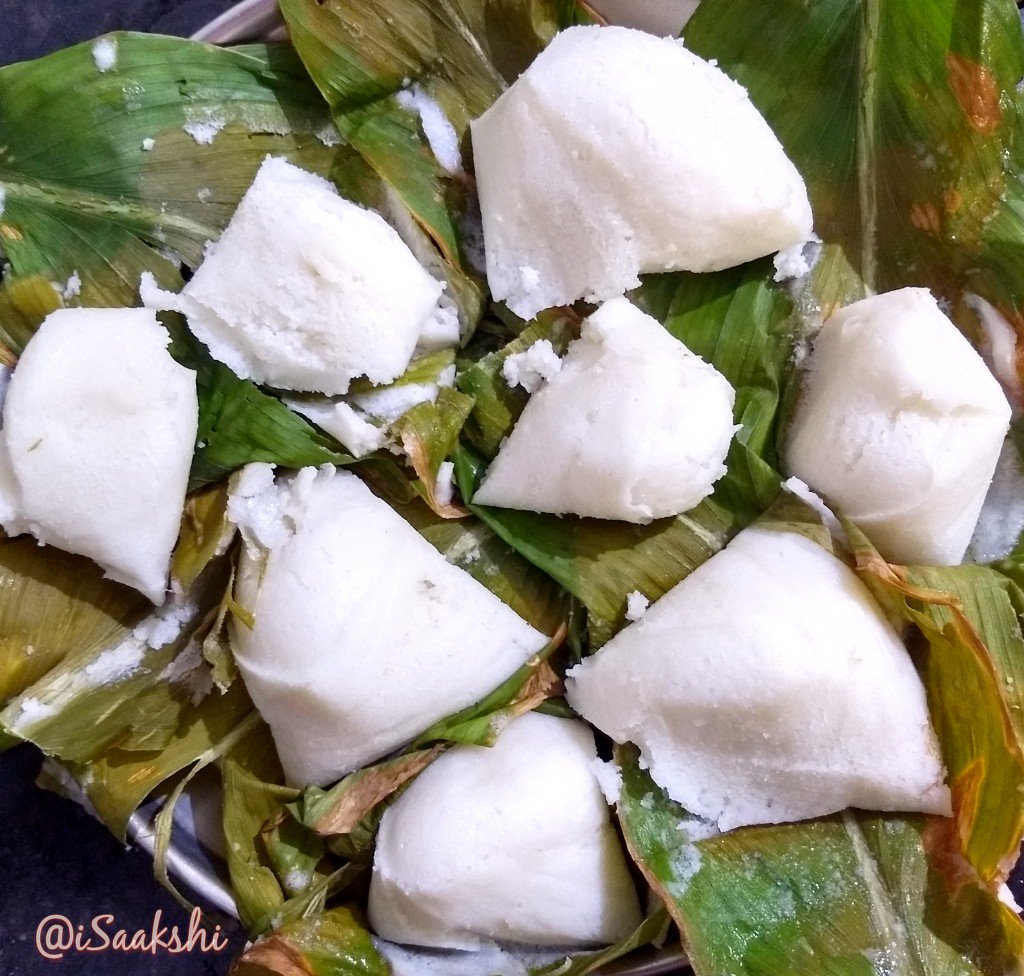iSaakshi's tweet photo. #Idlis made in #Turmeric #Haldi leaves! Like they make them in #Jackfruit #phanas leaves! #DesiTadka #KitchenYoga https://t.co/ykiweiADZI