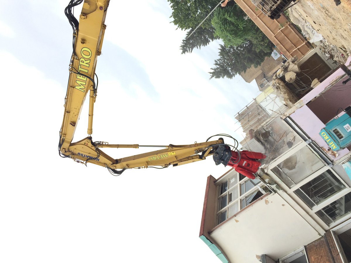 blue_machinery's tweet photo. @MetroDecons have just taken delivery of a @rammerofficial RCC21R Cutter Crusher from @Rammerhammerco Ltd and are already impressed. #construction #demolition #cutter https://t.co/Kn6XShiThf
