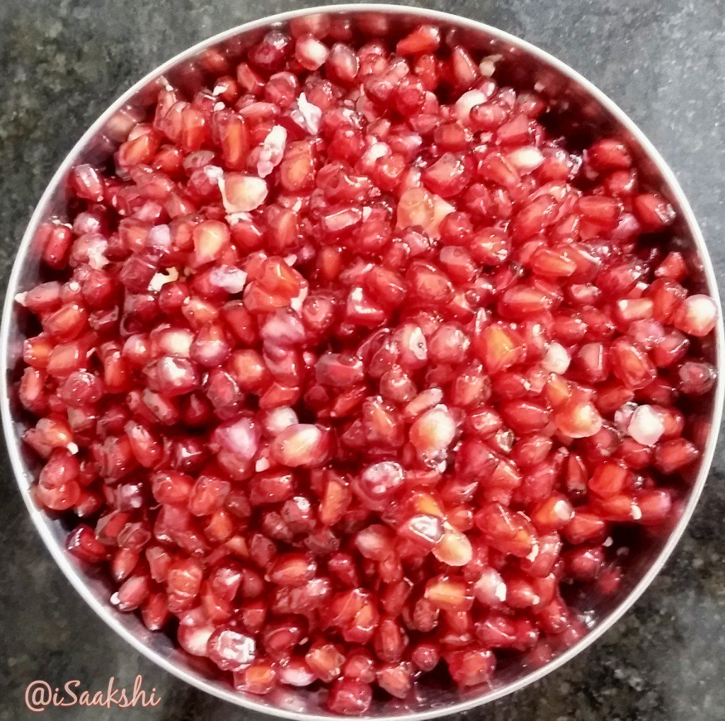 iSaakshi's tweet photo. #Pomegranate #Anar #Barfis! W/ #Pudina #Mint, #Orange #zest, dry #Apricots and #Rose #petals #Desi #Gulab. #DesiTadka #KitchenYoga https://t.co/yeeVyb0Q2i