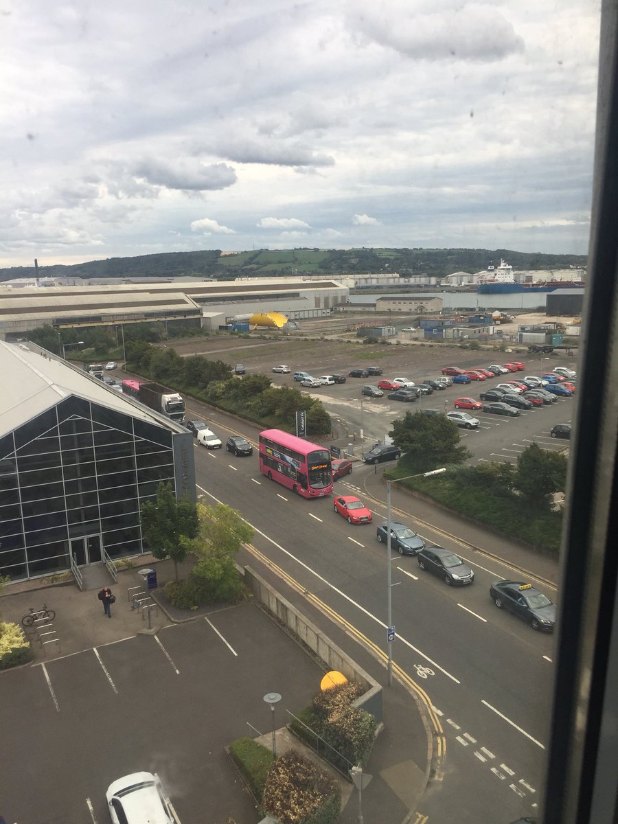 carlyheg's tweet photo. Currently wondering who the brains behind this operation is... @Translink_NI  or @transportNI ? 🤔 #notmentioningthe2busesalsostuckinthemilelongqueue #queensroadbelfast https://t.co/151INkS1ye