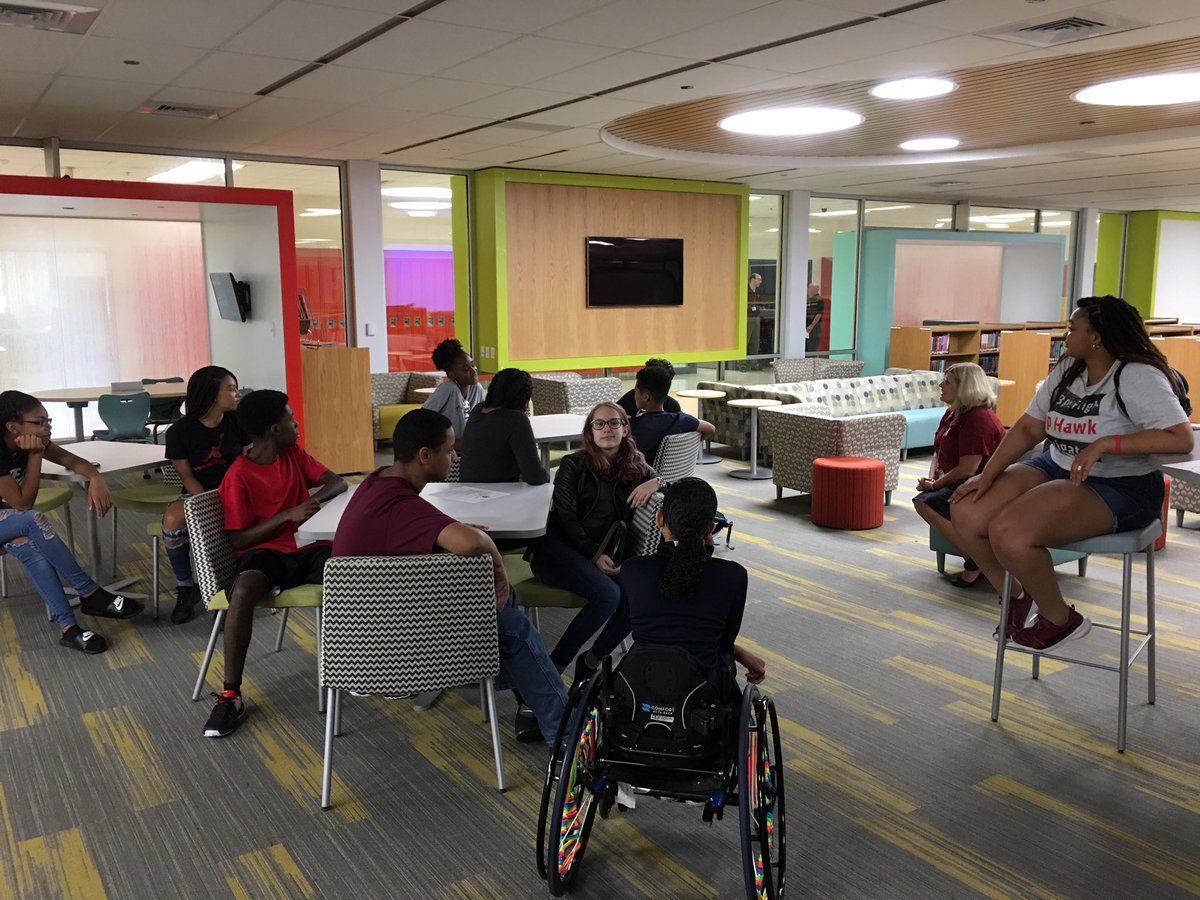 enylkarla's tweet photo. YAY WE GOT A Q&A SESSION WITH MRS.HOUK !!! extra points for us!!!
#BPHSflight
#PRINCIPAL
#group9 https://t.co/iZmTTqdtER