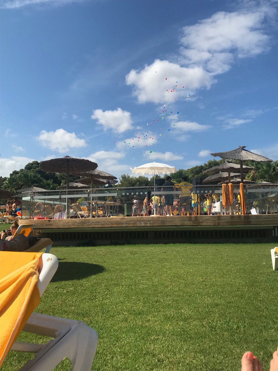 EJAccounting's tweet photo. ⁦@TUIUK⁩ disappointed to see 100s of balloons disappearing into the ocean for 60 seconds pleasure for hotel guests...magic life Cala Pada https://t.co/JZvwbylQyP
