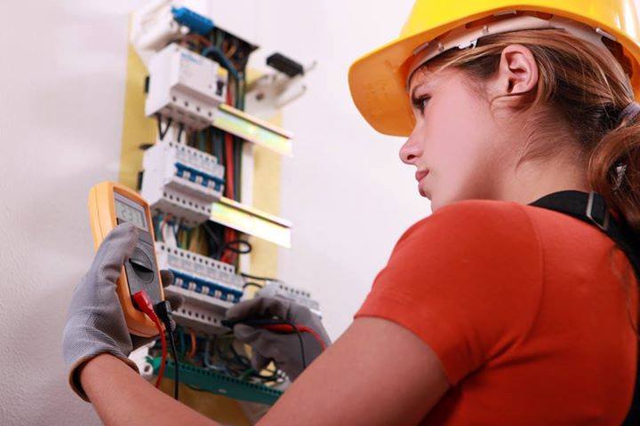 Bursary Scheme to help more women into electrical industry ow.ly/qAhJ30jZ7bX https://t.co/gcEOcJxYwI