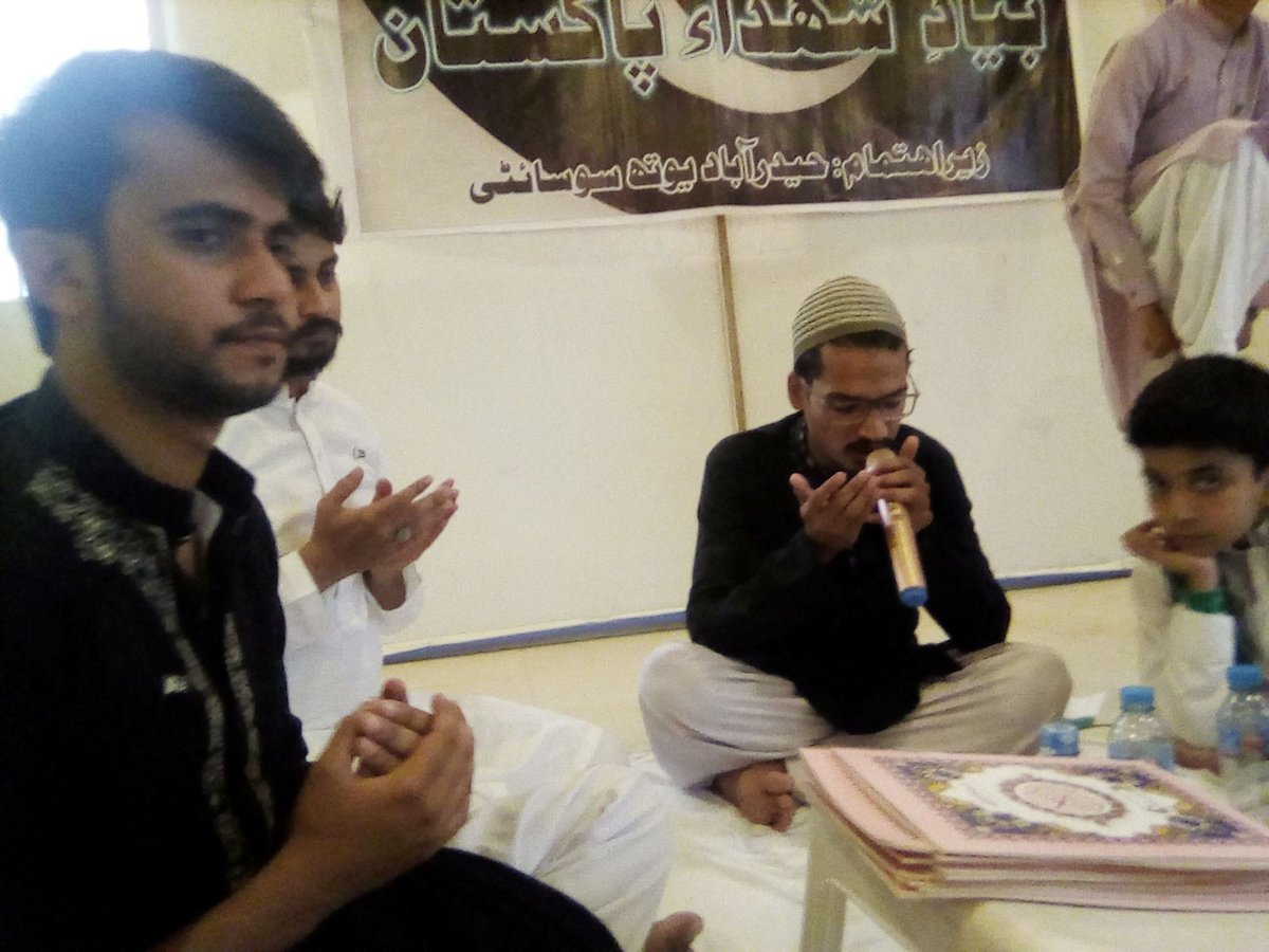 HydYouthSociety's tweet photo. حیدرآباد یوتھ سوسائٹی کی جانب سے یوم پاکستان 14 اگست کے شہداء کی یاد میں قرآن خوانی و فاتحہ خوانی کا پروگرام منعقد کیا گیا جس میں حیدرآباد کے نوجوان طالب عملوں نے بڑی تعداد نے شرکت کی۔ #HYS #Hyderabad #14thAugust2018 #IndependenceDay2018 #14thAugust https://t.co/8MwDQsAHug