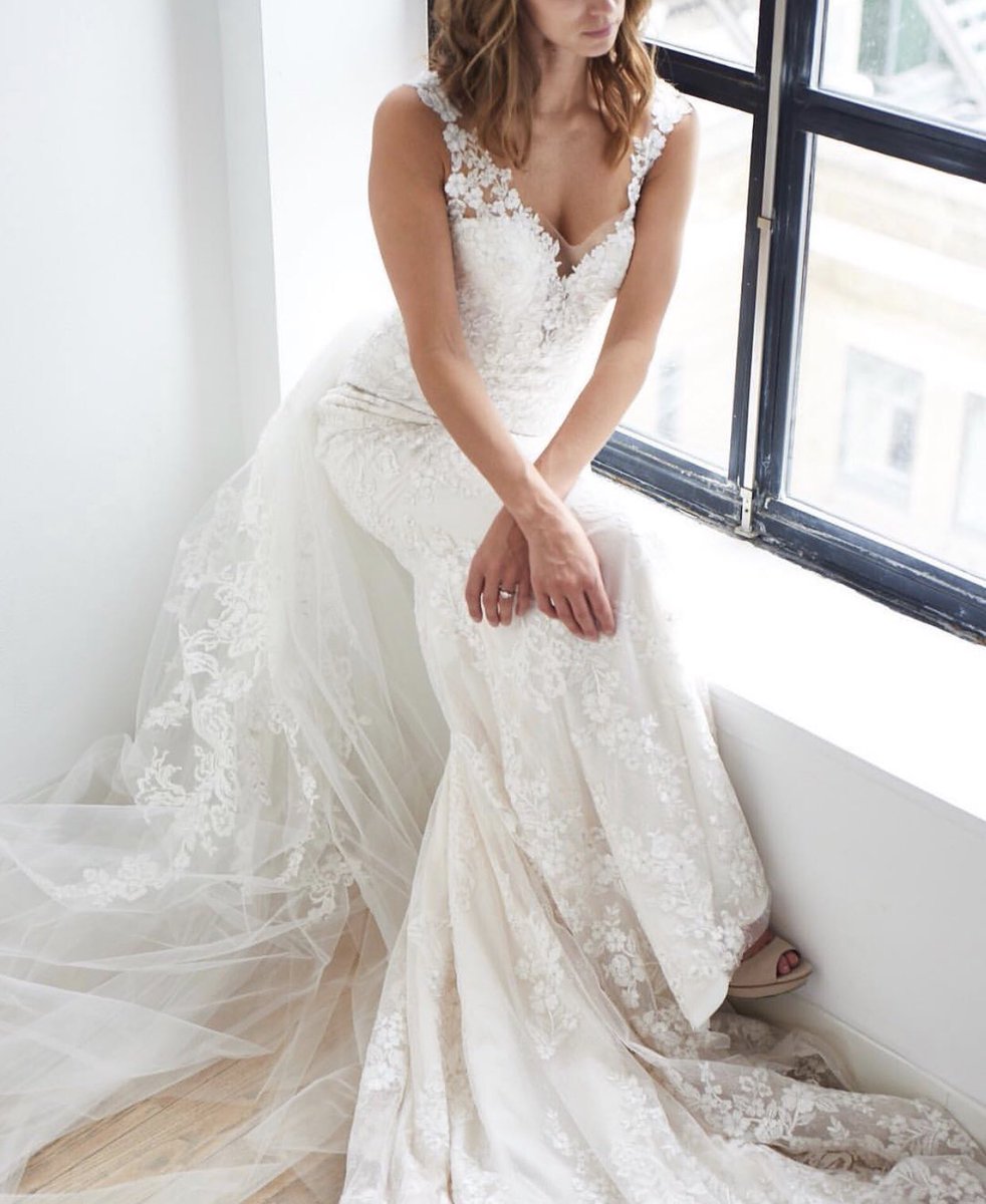 ThebridalroomVA's tweet photo. There are still a few spots left for @kellyfaetanini’s #KFSpring2019 trunk show this weekend! Enjoy 10% off your gown when you choose from the show, which ends Sunday. ✨💕
Schedule your appointment: https://t.co/NlxA1iYt4m https://t.co/bBMr4OWWcz