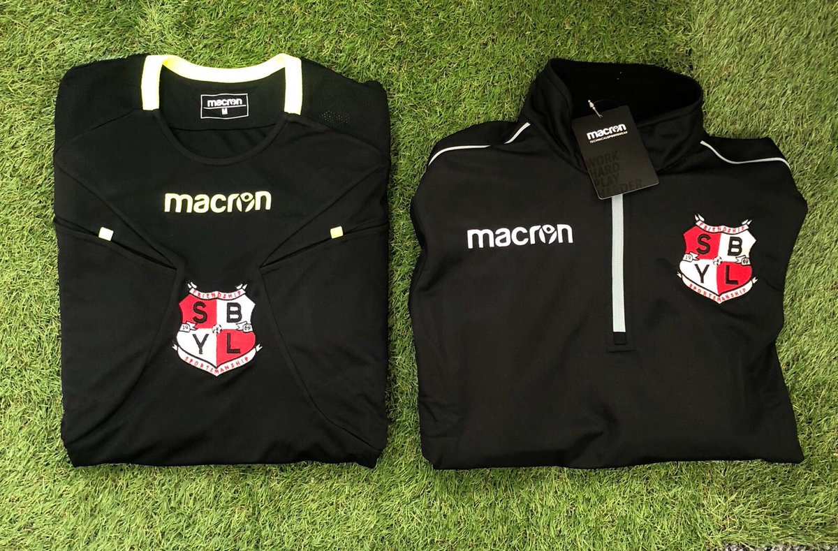 KitRoomNI's tweet photo. Itโs not just players and coaches who need to look well on the pitch.
Jeff the Ref needs to be looking sharp too.
Some lovely new Macron Referee kits on there way to South Belfast Youth Football Invitational League
#Kitroom https://t.co/gJaZa34U9c