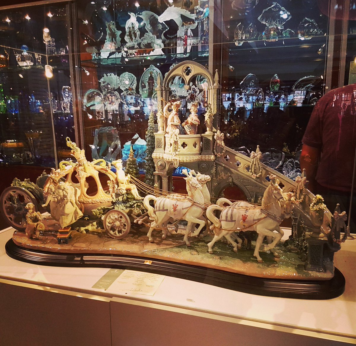 thehopkinsshow's tweet photo. Everytime we visit @disneyarribas @DisneySprings we're still amazed at  the craftsmanship of everything in the store 😍 #ArribasBrothers #DisneySprings #WDW #Craftsmanship https://t.co/VA0nc2pokQ