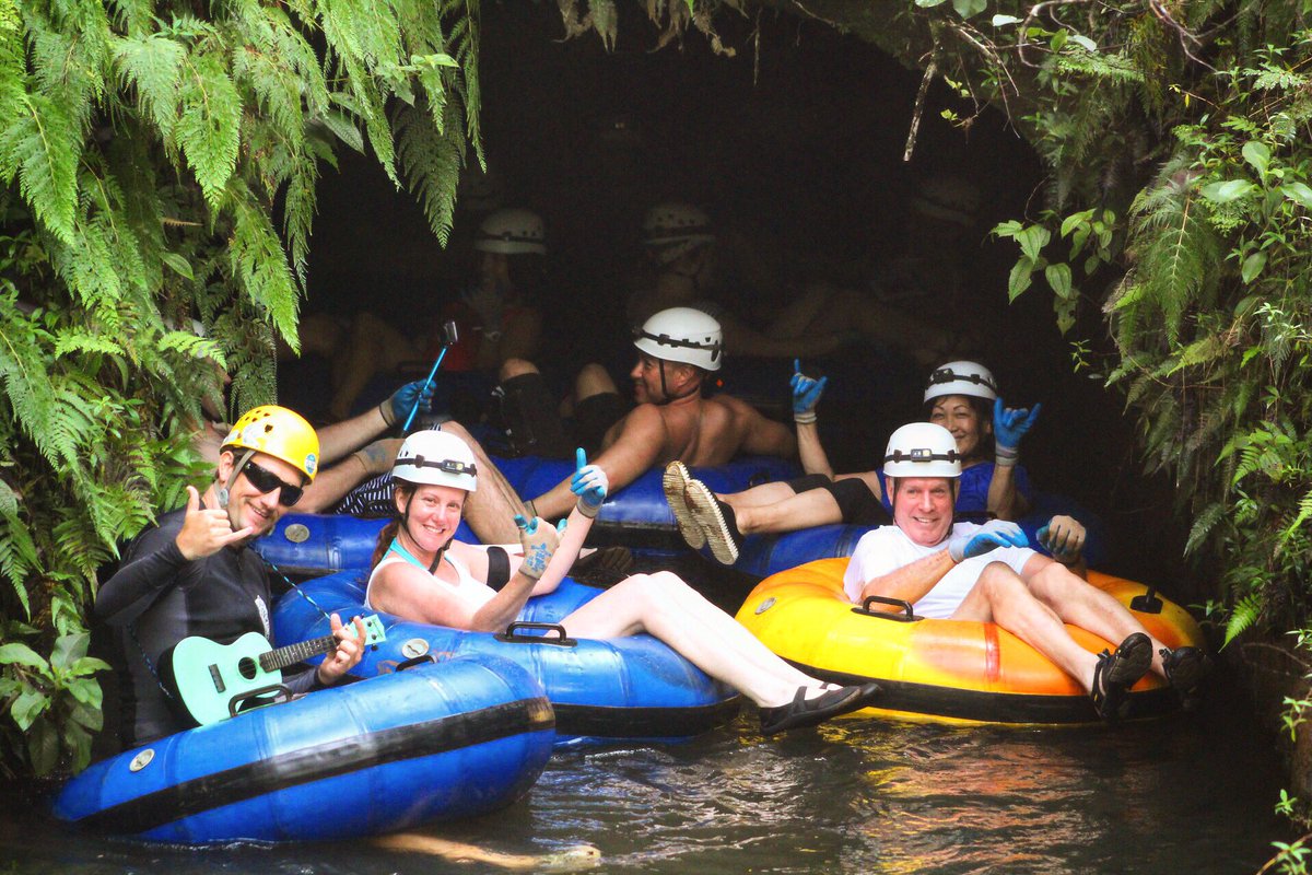Tunnel 5 + 🎼MUSIC🎶= great memories🤗 ❤️✨🏞🤙🏾 #kauaitubing #tubingkauai #kauai #lethawaiihappen #junglecruise #ukulele #bellybrake #jamdauke