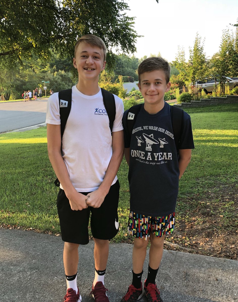 ScooterD's tweet image. #MCPSfirstday a success @BburgHSBruins @BruinsBMS 
#SummerIsOver 😎📚🍎