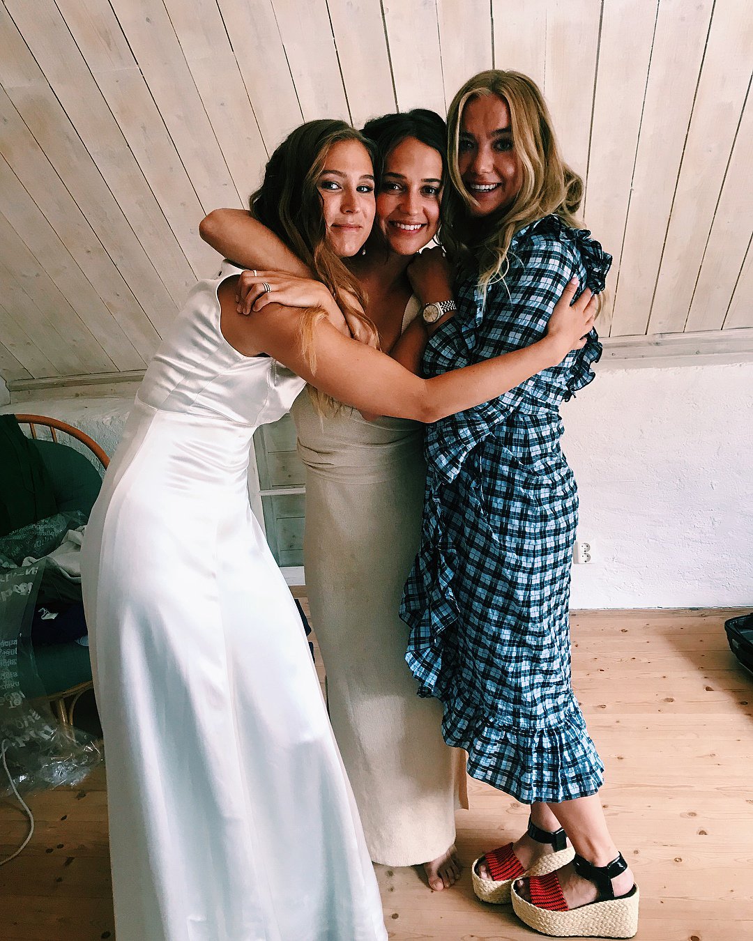 alicia vikander on X: Alicia Vikander was at one of her best friends'  wedding on August 11, 2018  / X