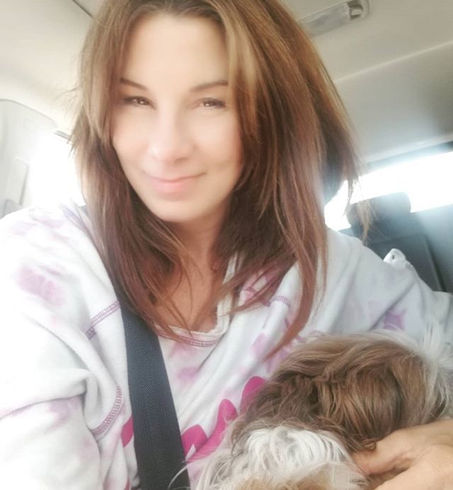 RobynnLin's tweet photo. On the road again! If I can get hubby to play along, we'll do our version of #carpoolkaraoke with Willie's song! ๐
#ontheroad #travel #reallife #byebyeflorida https://t.co/5UyWTB8HSS https://t.co/tooqErKAJf