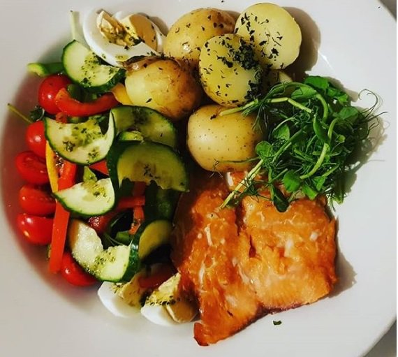 Wow. What a busy week we are having here at the hotel. Make sure you book your table and enjoy some delicious freshly prepared food. Take a look at this gorgeous smoked salmon salad bowl we have on offer! Call us now on 01665 711276. #food #drink #warkworthhousehotel #warkworth