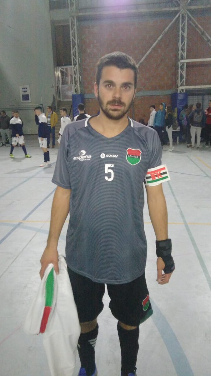 FutsalLuchaOk's tweet photo. Los capitanes de Reserva y Primera ya luzen las cintas con nuestro escudo. Muchas gracias a #IfkSport por el Regalo https://t.co/KaIYRIfkRG
