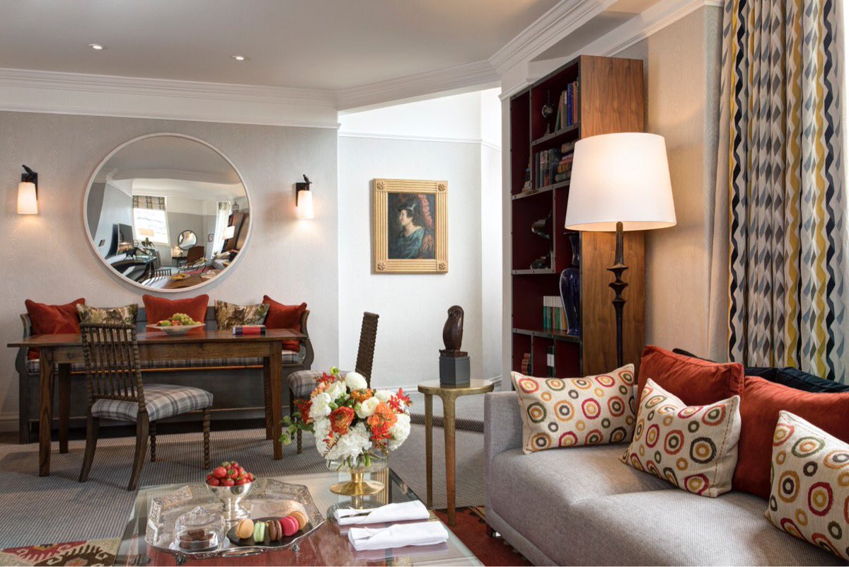 The_Balmoral's tweet image. The J.K.Rowling Suite is just one of our many special suites where you can discover turret style alcoves and decor inspired by the Scottish woodlands &amp;gt; bit.ly/2LhOtNb

#thebalmoralhotel #hotellife #suitelife #edinburgh #rfhotels #scotland #jkrowling #harrypotter