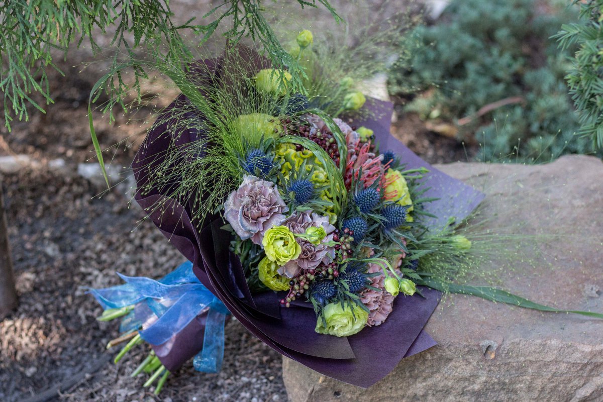 FlowersStyle's tweet image. 🌸🌿🦋
#флористика #цветочнаякомпозиция #букет #цветочныйстиль #харьков #цветы #декор #followme #шедевр #необычныйбукет #стильныйбукет #аксессуарыизцветов