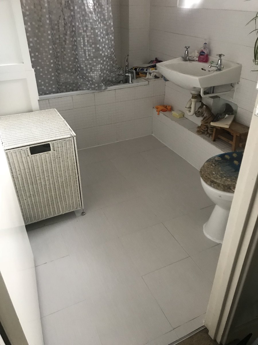 missiecrissie's tweet image. My bathroom is 50 shades of white 🤷🏼♀️🤦🏼♀️ but spangly new floor, that isn’t awful, but definitely isn’t great. #diydisasters I definitely shouldn’t be allowed in @BandQ anymore.