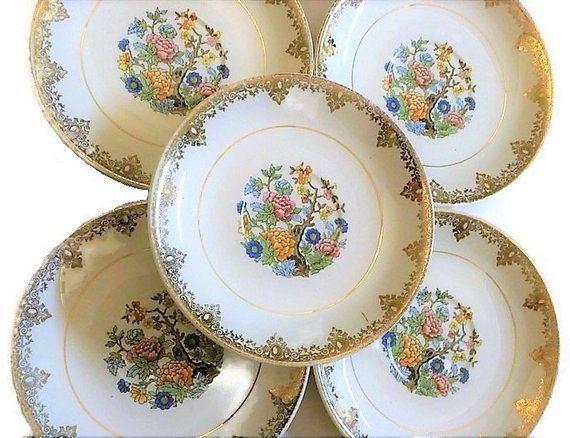 fieldsofvintage's tweet image. #AmericanLimoges #IndiaTree Golden Saucer Plates - 5 Gold Luster Rim Teacup Saucers Plates buff.ly/2MQXYzE via @Etsy #ETSY