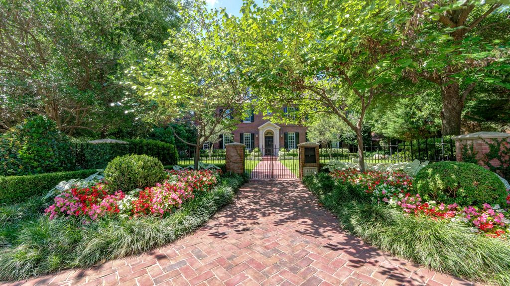 SoBoDallas's tweet photo. Are you looking for shade or sun tolerant plants for a specific area in your landscape? Cut out the guess-work by having our designers, garden managers, and install crews get the right plants in the right place.
#Landscape #Dallas #Texas #SouthernBotanical https://t.co/GcRXfb3r0W