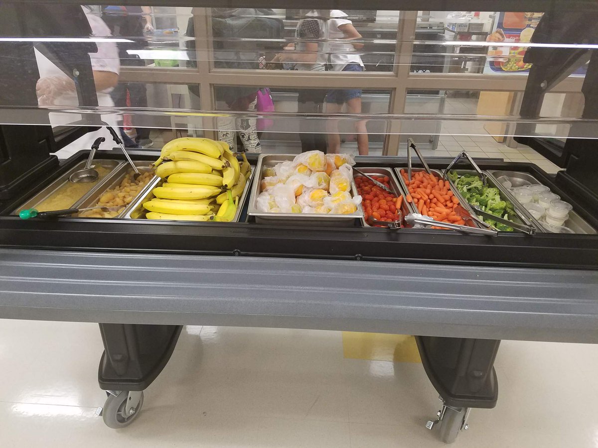 vbsdnutrition's tweet photo. New garden bars are out at our elementary schools and the kids are loving it! #back2schoolvb https://t.co/lfjotuKusK
