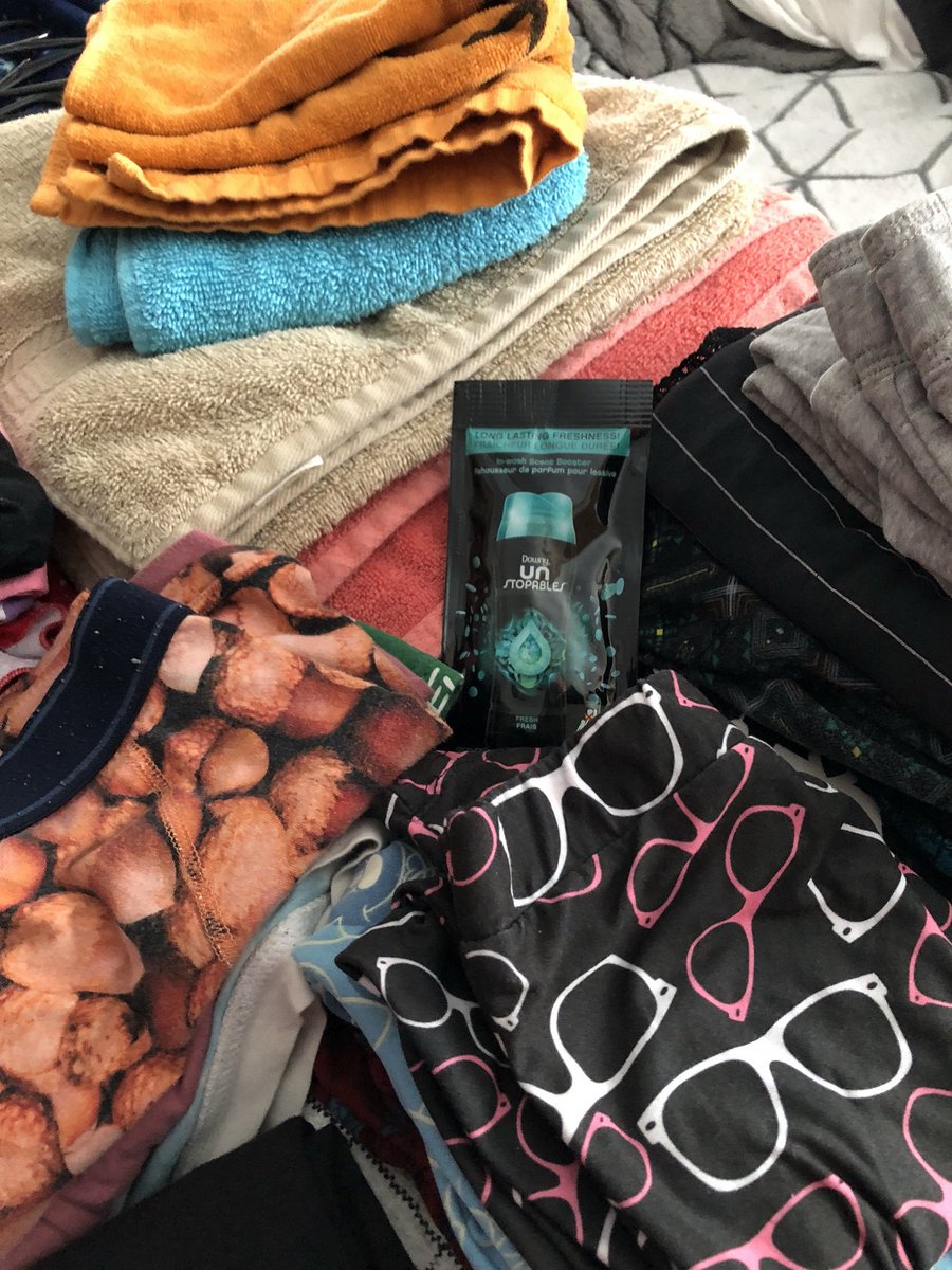 CrystalReilly16's tweet photo. Downy @Unstopables smells soooo good even my husbands sports clothes and my kids stuff smells #Fresh. Gotta love the #FeistyFreshness that lasts for WEEKS! #GotItFree https://t.co/wyOE6PV0VF