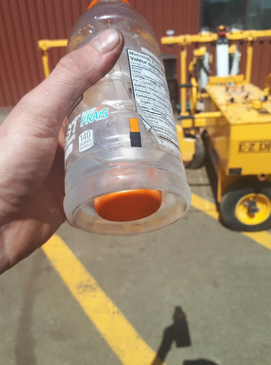 I was today years old when I found out the bottom of a Gatorade frost bottle is made to hold the cap 😲