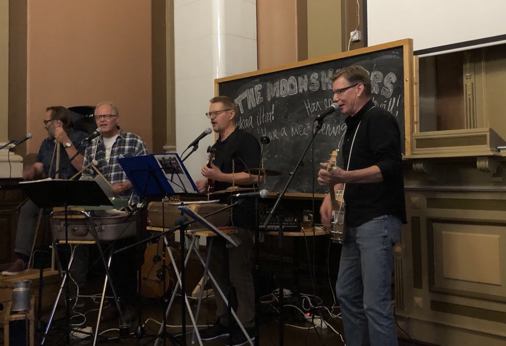 pedaforum2018's tweet photo. #pedaforum2018 illallisella meitä viihdyttää the Moonshiners - ehkäpä bongaat tuttuja kasvoja orkesterista! https://t.co/veLA37cy18
