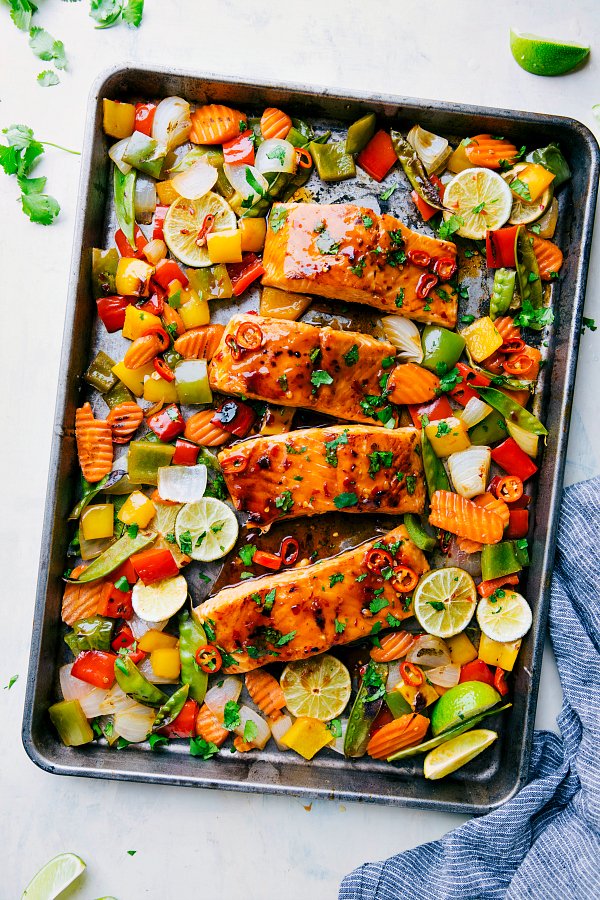 SharpHomeUSA's tweet photo. We know dinnertime can get hectic now that summer is coming to an end. What's easier than a sheet pan dinner? Try this recipe for Sheet Pan Thai Glazed Salmon With Vegetables! https://t.co/CotbJfUkRL #SharpSheetPan #SheetPan #recipe #salmon #thai #veggies #foodie #dinner #yum https://t.co/PFCjjxXUqB