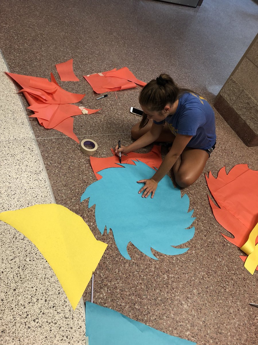 STMAStuCo's tweet photo. Student Council members hard at work preparing class posters to decorate the hallways!! #workgrind #hardworkpaysoff #burntheboat #emptythetank #excellenceisourtradition https://t.co/DszubrWQqq