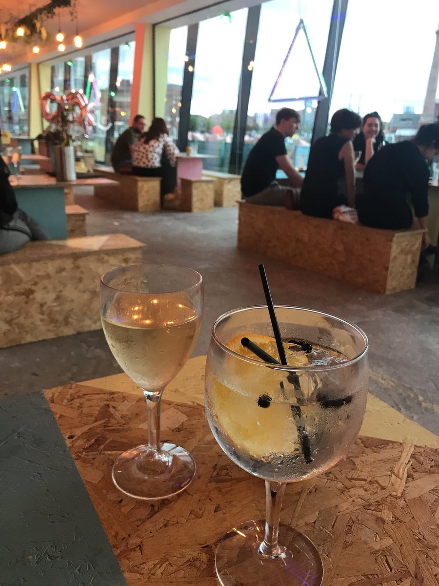 beccalouise41's tweet photo. Wednesday beverages school nights don’t count when it’s the summer hols for @Meghan_Atherton 🤫🥂@DocksideDClub https://t.co/8KZsYXoHvi