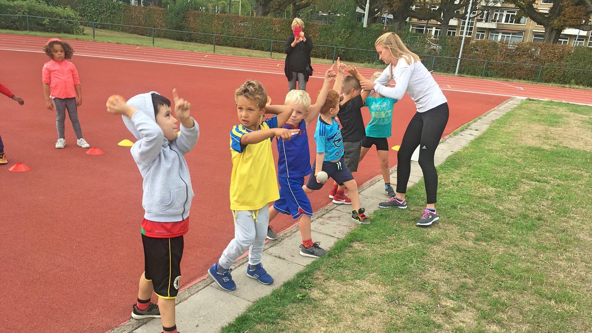 Summercamp is weer begonnen. Lekker werpen, springen en rennen voor kids. #vakantiejeugdpaspoort #Rotterdam #atletiek #ra #rotterdamatletiek