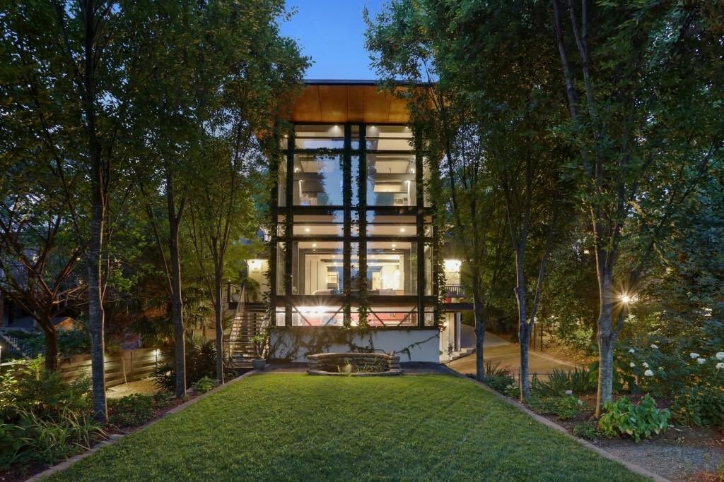 IdealEstate2's tweet photo. How to Do Decent Exposure: Chic homes who dare to be bare https://t.co/grHNkgK3eh
Explore More: https://t.co/2yipJnEBUQ
#architecture #glasshomes #idealestate https://t.co/R3jRPGzMln