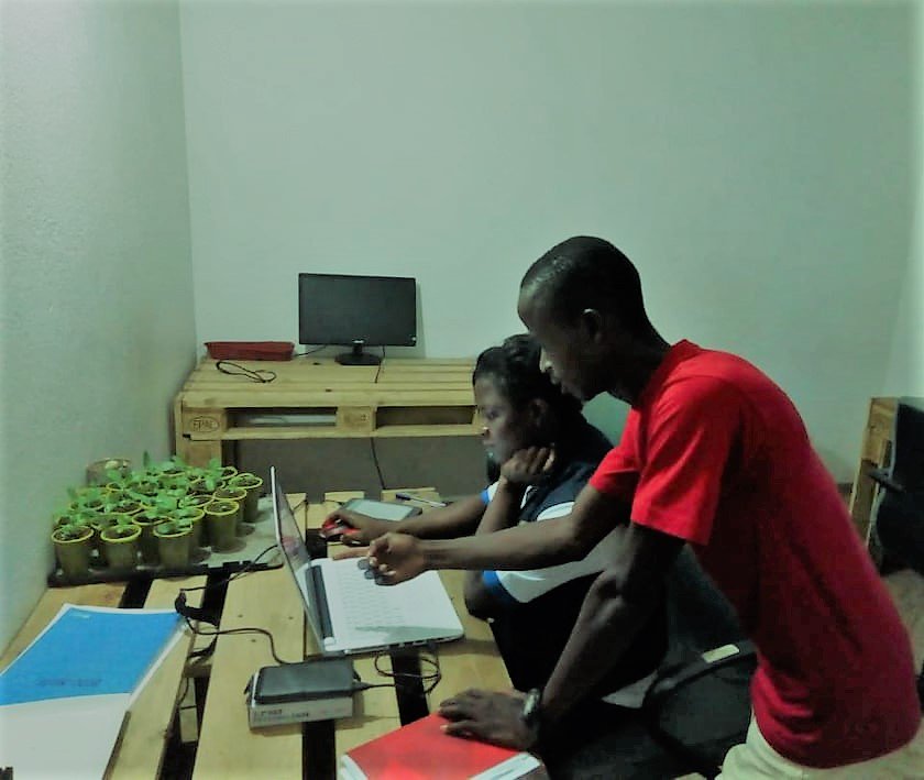 urbanattic_'s tweet photo. #TeamU 💪💪 , un point sur les activités de la journée 🌞 
@senamekoffi @LaFoodTech @LAfricaine_ @nativ_IS @_agricool @we_SCoPE @laruchequiditou @UrbanFarming @Paris_Incub @WFP @FAO @afpfr @SmartFoodParis @AshokaAfriqueFr @labfrancophone @AgribusinessTV @kenloh https://t.co/TYGRE5QzLi