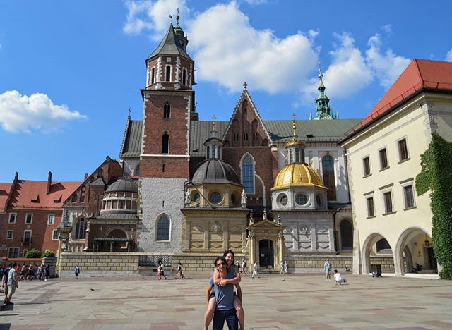 Wawel Cathedral in #Krakow. .
.
.
#wawelcathedral #wawelhill #kraków #cracow #visitkrakow #visitpoland #europe #europeansummer #igpoland #wanderlust #photooftheday #travelblog #travelblogger #coupletravel #travelcouple #travel #traveltheworld #cathedral #journal_abroad #journalab