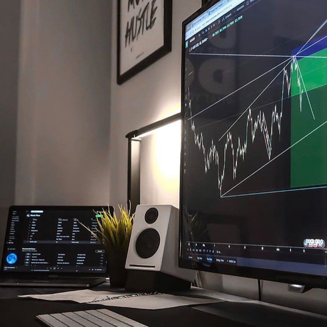 AndyLFT's tweet image. Office is back 🤑🤑🤑