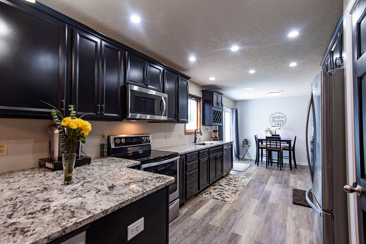 bradmstucker's tweet image. Gorgeous home for sale in Northeast Fort Wayne! 4-bedrooms, and tons of updates including a completely re-designed kitchen costing almost $20,000. Click on the link to see more information: goo.gl/rXHGf4
F.C. Tucker/Malcolm &amp;amp; Schlueter Realtors