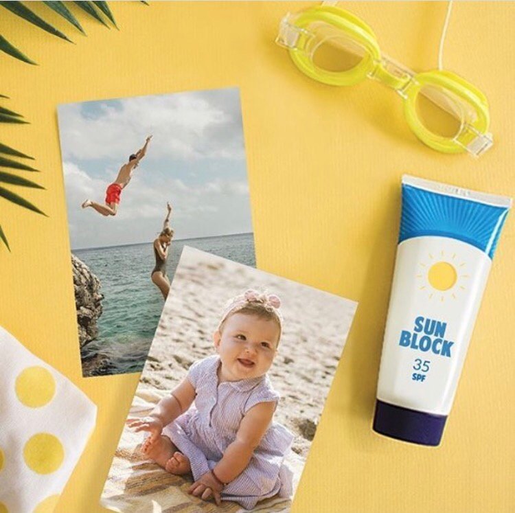 Suncream ✅ Goggles ✅ FreePrints ✅
Did you order your 45 FreePrints this month? 🌞 Open up the app 👉🏼straight from your phone, delivered directly to your door! 💌