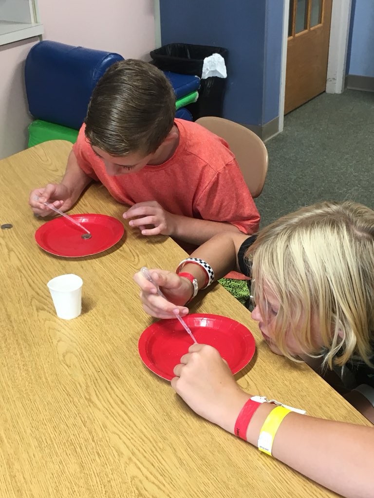 mrsflemingclass's tweet photo. What can be better than starting the school year with science and technology?! #sciencerocks #newandimprovedpadlet @EisenhowerEagle https://t.co/psgrEsQ2q9