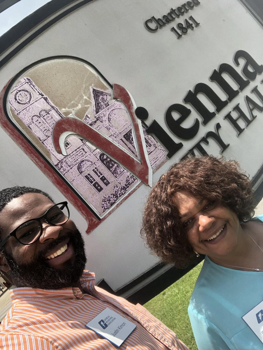 jwkirnon's tweet photo. @gacities Marketing and Government Relations staff members tag teaming an meeting in #ViennaGA home of the #bigpigjig #CityHallSelfie https://t.co/JfYTkCrHkg