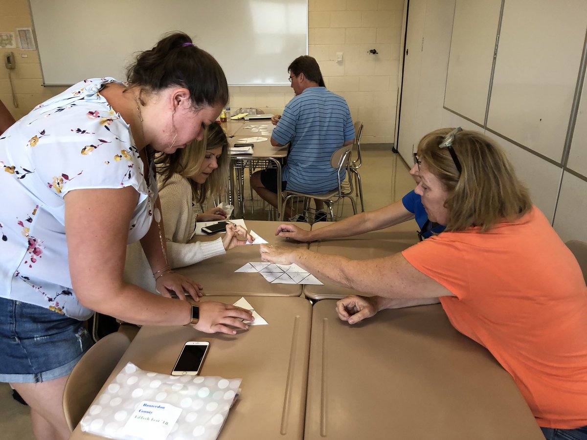 STEMinistDee's tweet photo. Great turnout to #Gamify Your Math Class! Thanks for choosing my session to end your day! #HCEdTech18 #gbl #games4edu ππ½ https://t.co/1UpTBKYI0N