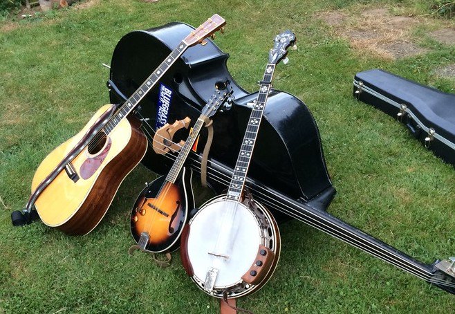 MarketCully's tweet photo. Kid's Circus Activities 4:30-7:30pm! Bluegrass with Out West 4:45-6:45pm!  Fruit🍑 &amp; Veggies🌽, Tamales &amp; BBQ! Parking at US Bank. Thurs. Aug 16, 4-8pm. - https://t.co/xOKj4lMnZV https://t.co/BNhnzywHKJ