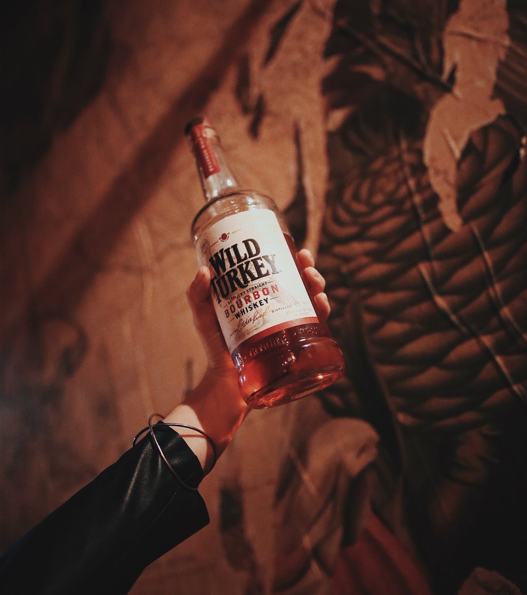 No tener miedo a ser uno mismo. Es lo que nos hace auténticos. #WildTurkey #RealBourbon #NoApologies
📷: <a href="/donhkoland/">donhkoland</a>