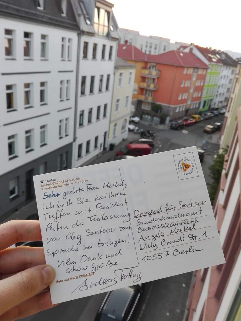 NewDissidents's tweet image. Danke à Irena &amp;amp; Andreas de Francfort d’avoir envoyé leurs cartes à Mme Merkel qui rencontre Poutine ce samedi. Elle doit exiger la libération d’Oleg ! 
#freeolegsentsov #unecartepoursentsov