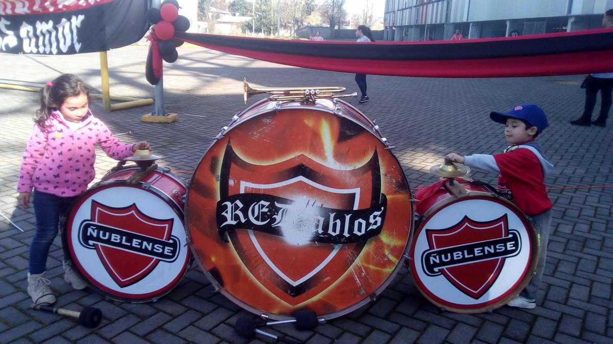 nibaldovenegas5's tweet photo. Gran Choripanada de la Barra de los #Rediablos, celebrando los 102 años de #losdiablosrojos.
#Ñublense es su gente.
Muchas personas llegaron.
No se cuantas Barras hacen lo mismo ?.
Ojalá @nublenseSADP les de un triunfo el domingo!!!.
@enelcamarin @primerabdechile https://t.co/rK64L3B2si