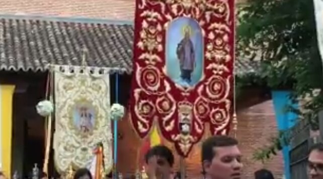 VOX_leganes's tweet photo. Desde VOX Leganés deseamos unas FELICES FIESTAS en el día grande de nuestra Patrona la @VirgenButarque en el día de la #AsuncióndelaVirgen que a estas horas procesiona por las calles de la ciudad #Butarque18 #Leganés 

¡Viva La Virgen de Butarque!

(Imágenes de @Leganews) https://t.co/GcU6ep4NMM