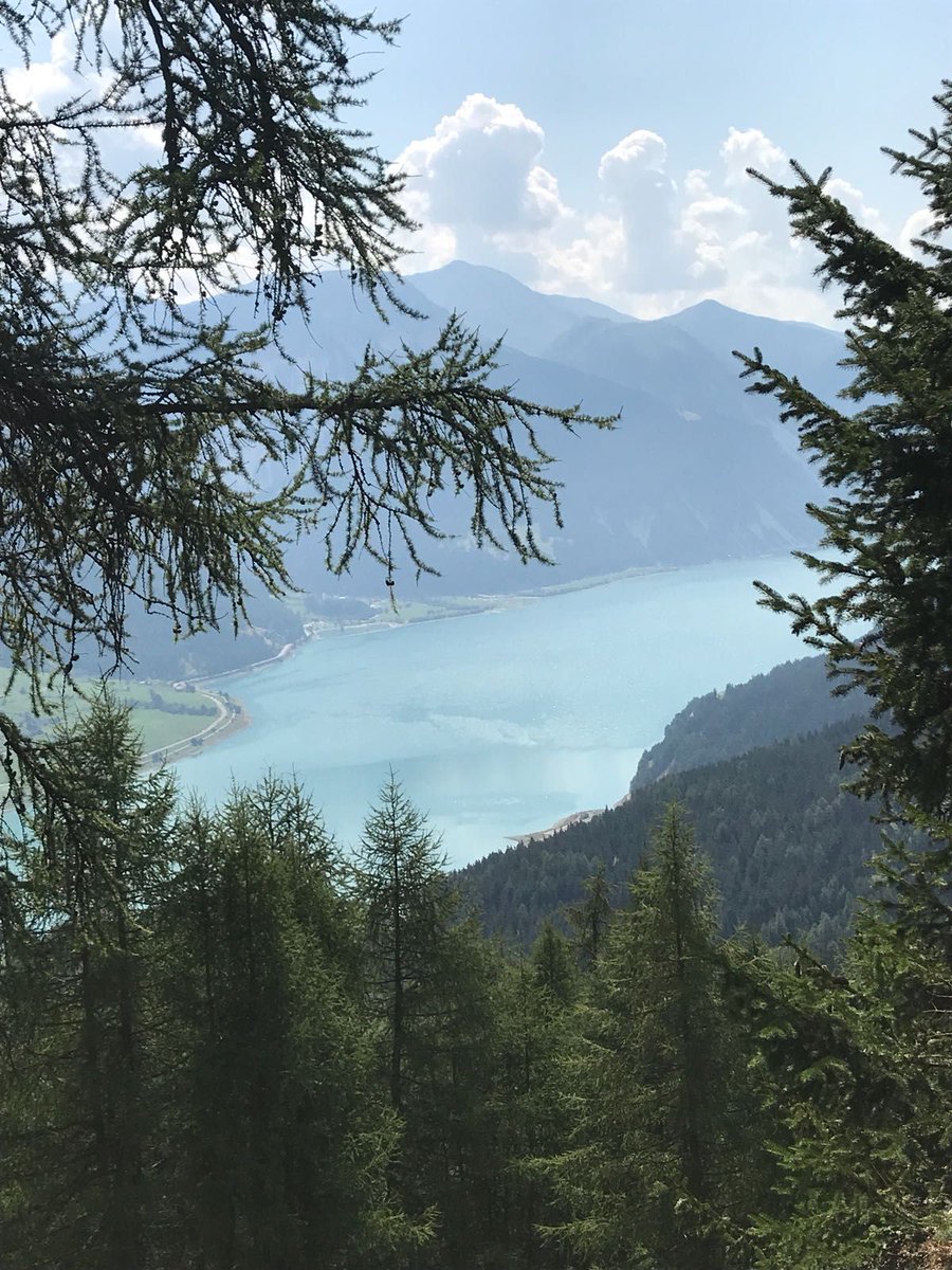 magischer Ausblick von der @Reschneralm ❤️ - #Reschensee #Reschneralm #Sommer #Ausflug #Alm #picoftheday #beautiful #happy #fun #bike #tirol - buff.ly/2vwp2NU