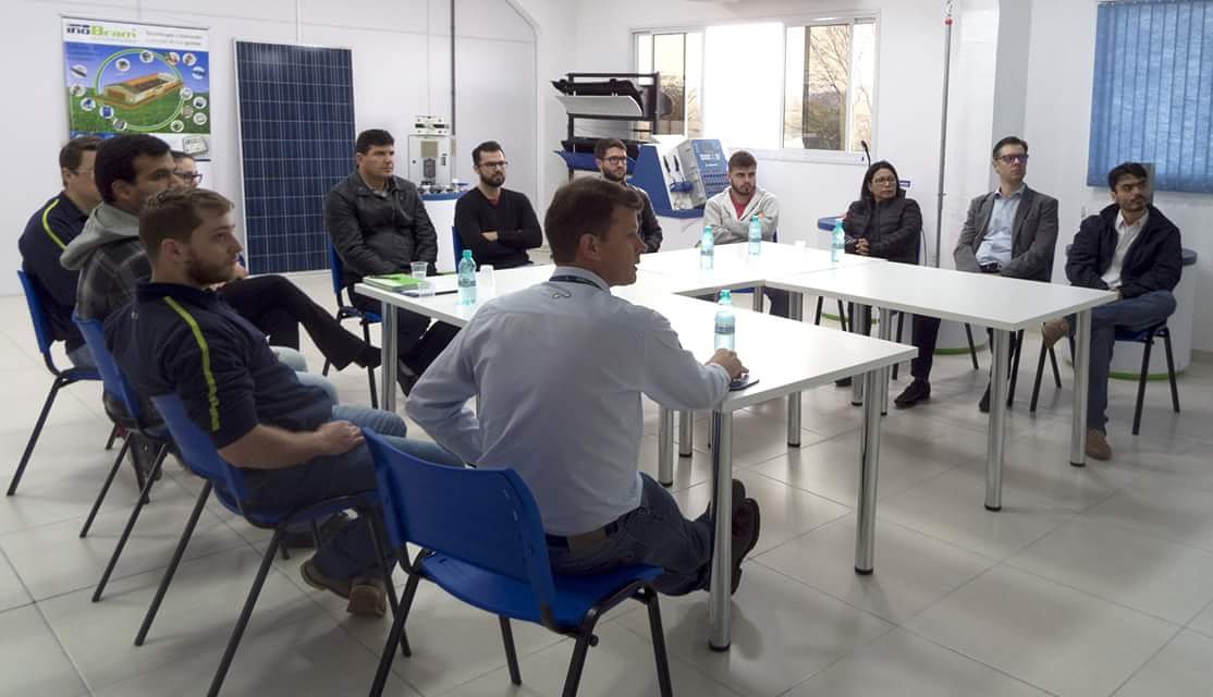 Aula Magna para os estagiários aprovados no Programa de Estágio InoBram 2018. Estagiários selecionados + time de Produtos e Tecnologia + professores da UTFPR - Câmpus Pato Branco.
#agroindustria #inobram #InoBram #InoBramAutomacoes #estagio2018 #Estagio2018 #programadeestagio2018